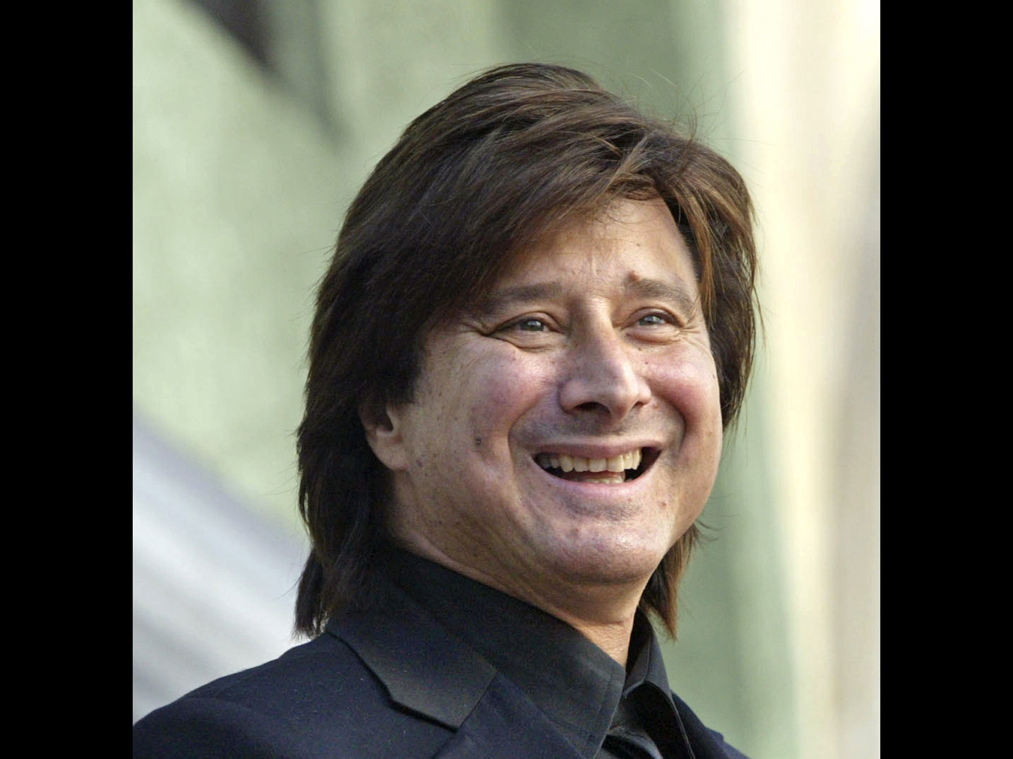Former Journey singer Steve Perry returns to stage after 19 years