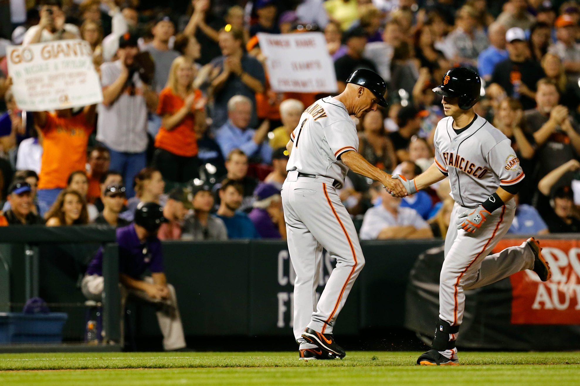 SF Giants' extend win streak to nine, Buster Posey homers