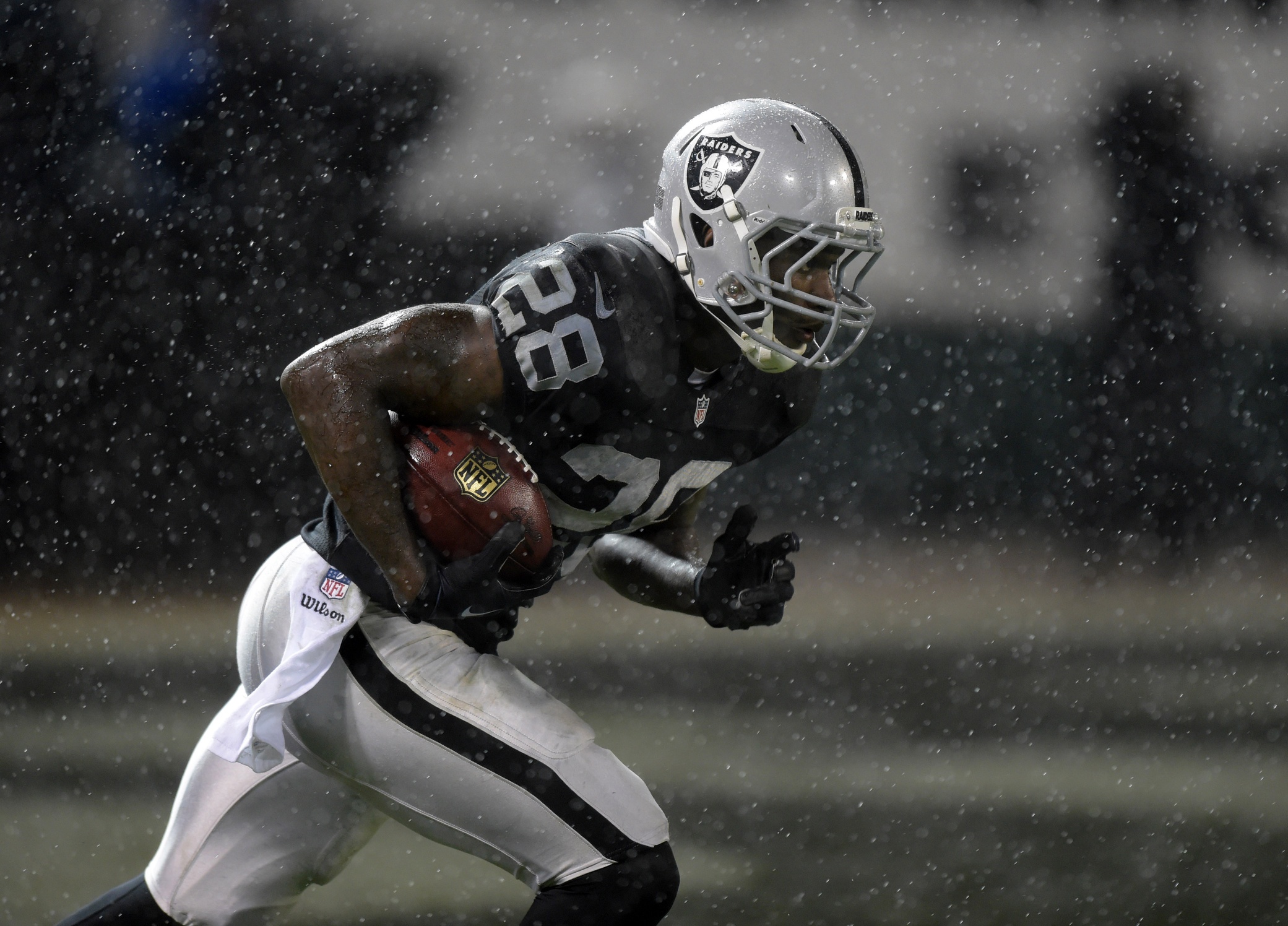 With Latavius Murray limping, Raiders turning to pair of rookie