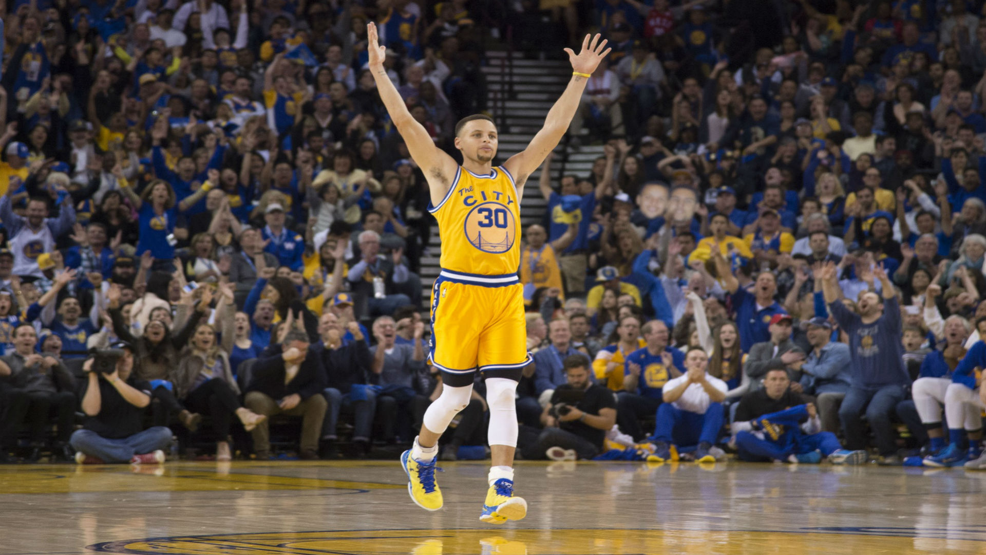 Stephen Curry is first unanimous NBA MVP, takes honor again - People - The  Jakarta Post