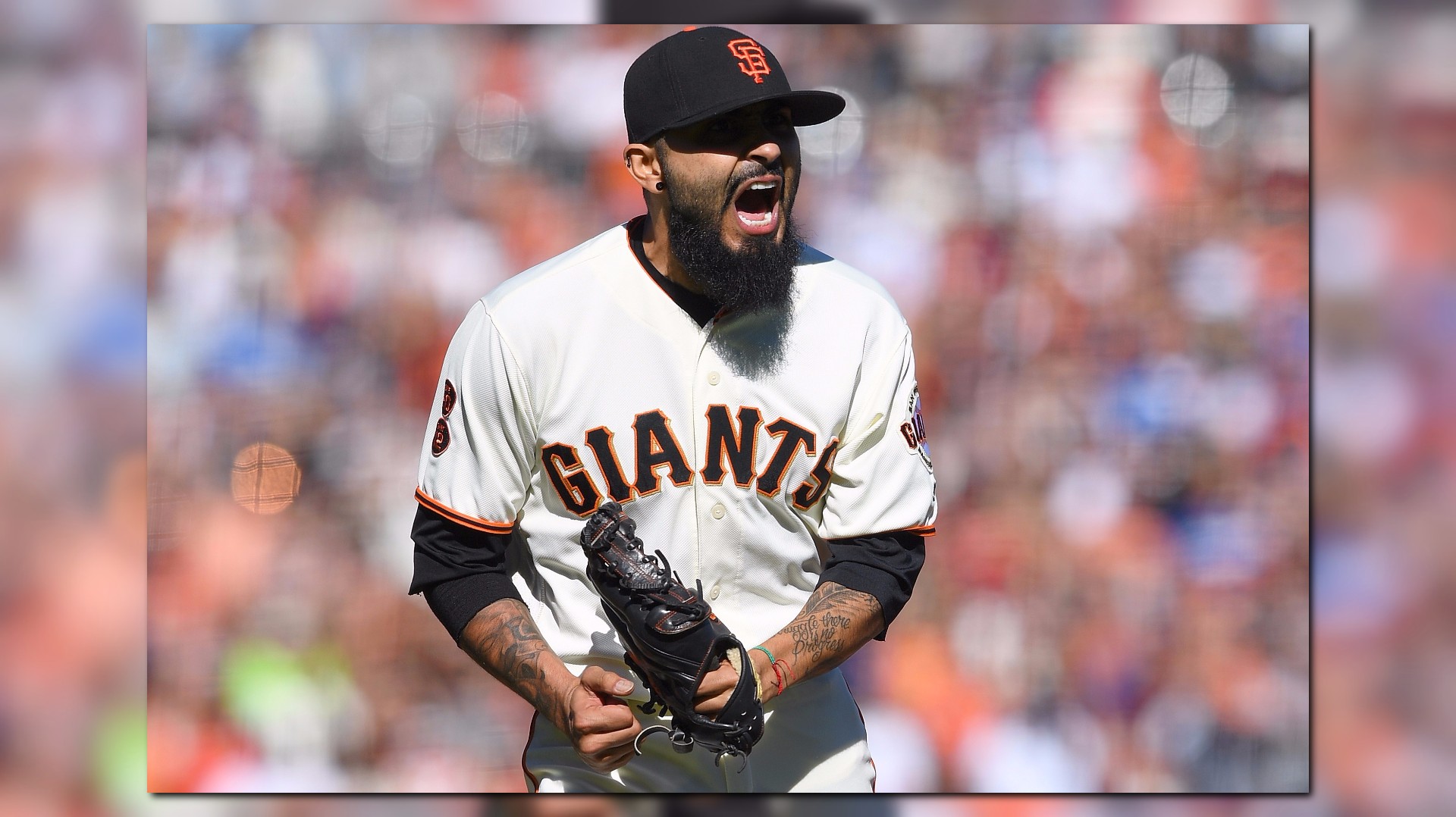 Dodgers officially sign longtime Giants reliever Sergio Romo