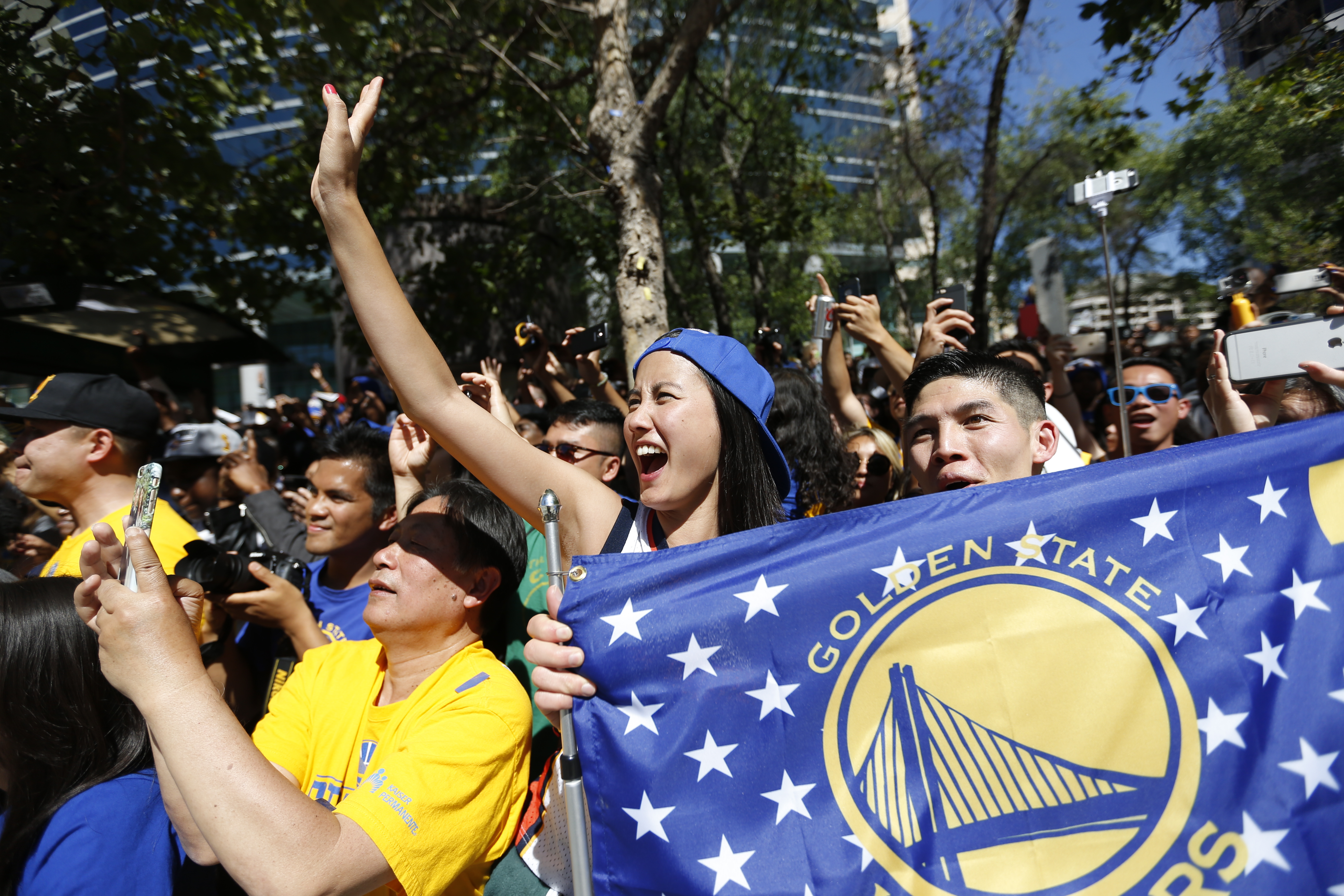 Oakland triumphant as parade set to celebrate NBAs Warriors abc10