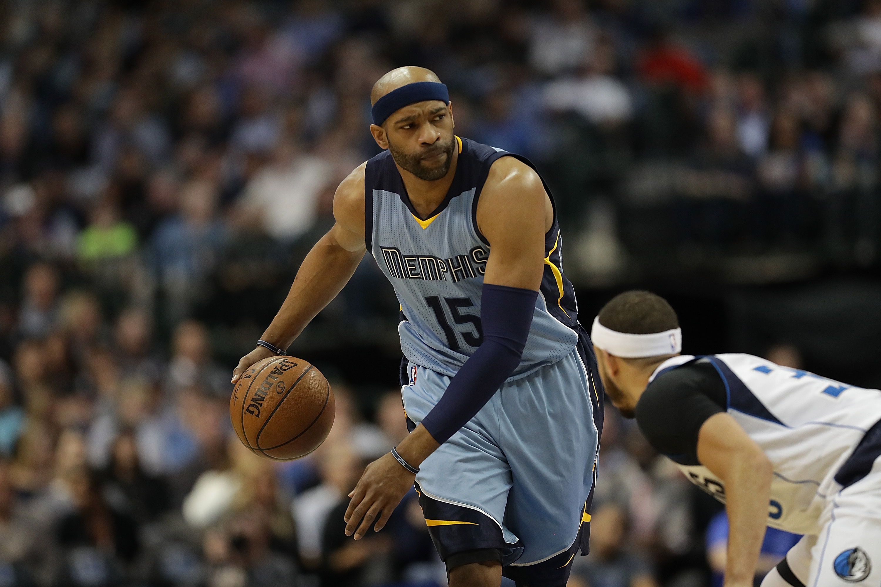Source: Vince Carter signs 1-year deal with Sacramento Kings