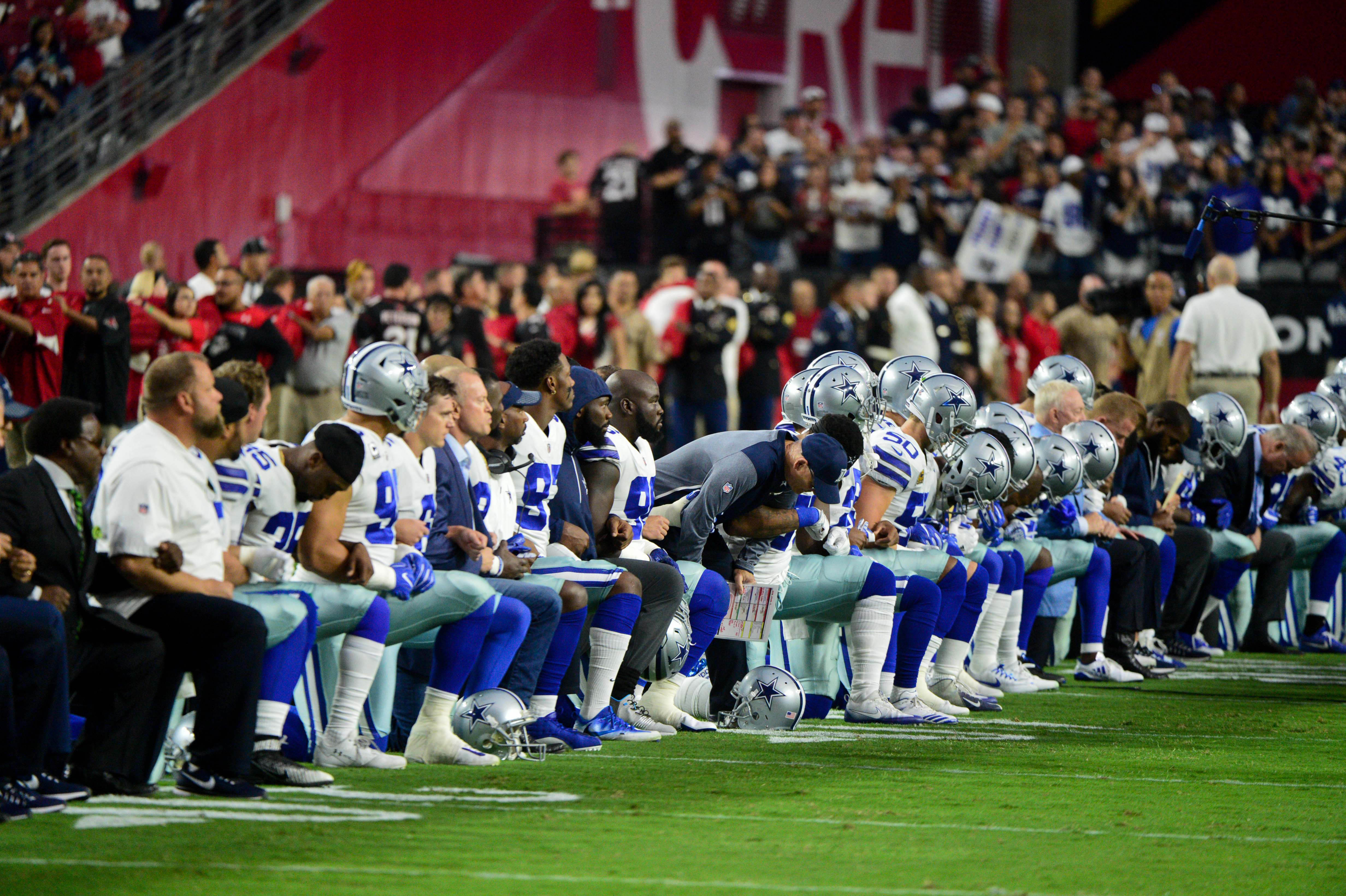 Dallas Cowboys, team owner Jerry Jones kneel before national anthem