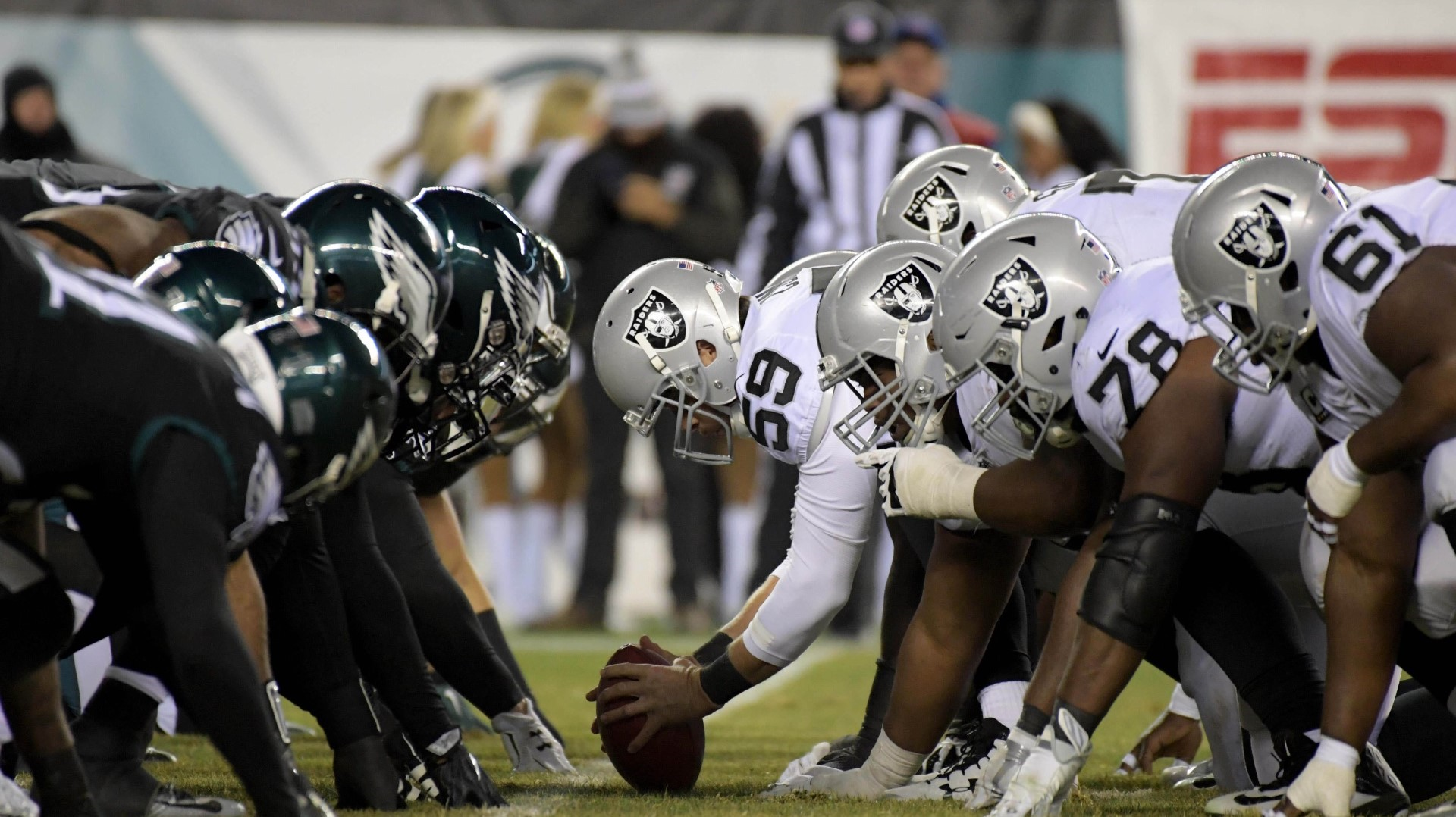Eagles clinch No. 1 seed with 19-10 win over Raiders