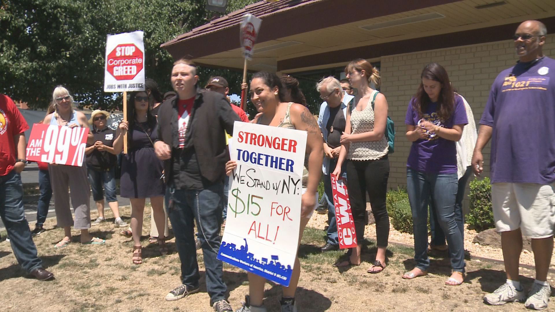 Sacramento fast-food workers rally for $15 min. wage | abc10.com