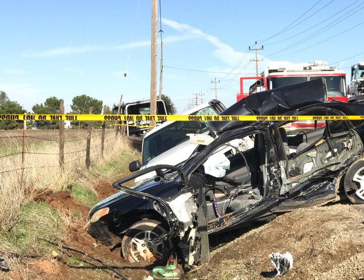 Fatal car crash prompts road closures in Elk Grove | abc10.com